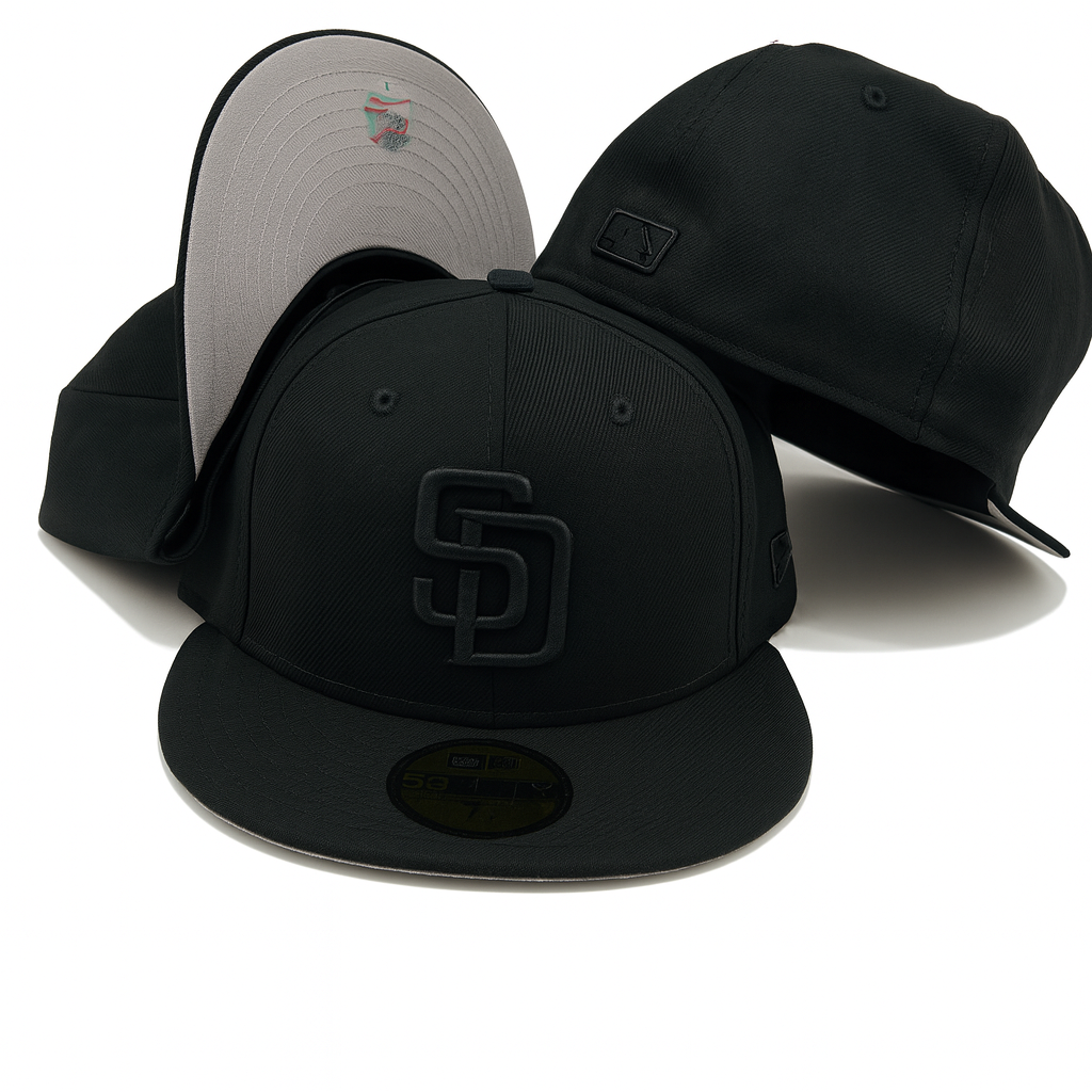 San Diego Padres × Blackout Edition – כובע פרימיום 59FIFTY שחור מלא